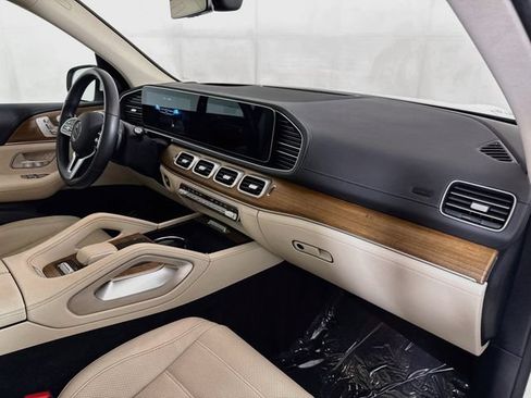 Used 2023 Mercedes-Benz GLS 450 4MATIC image 32