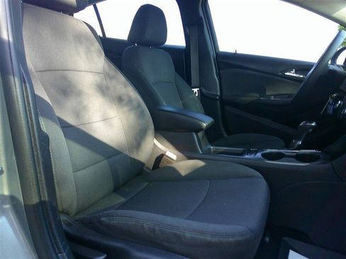 Used 2017 Chevrolet Cruze LT FWD image 20