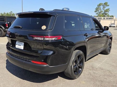 Used 2024 Jeep Grand Cherokee L Altitude AWD/4WD image 14