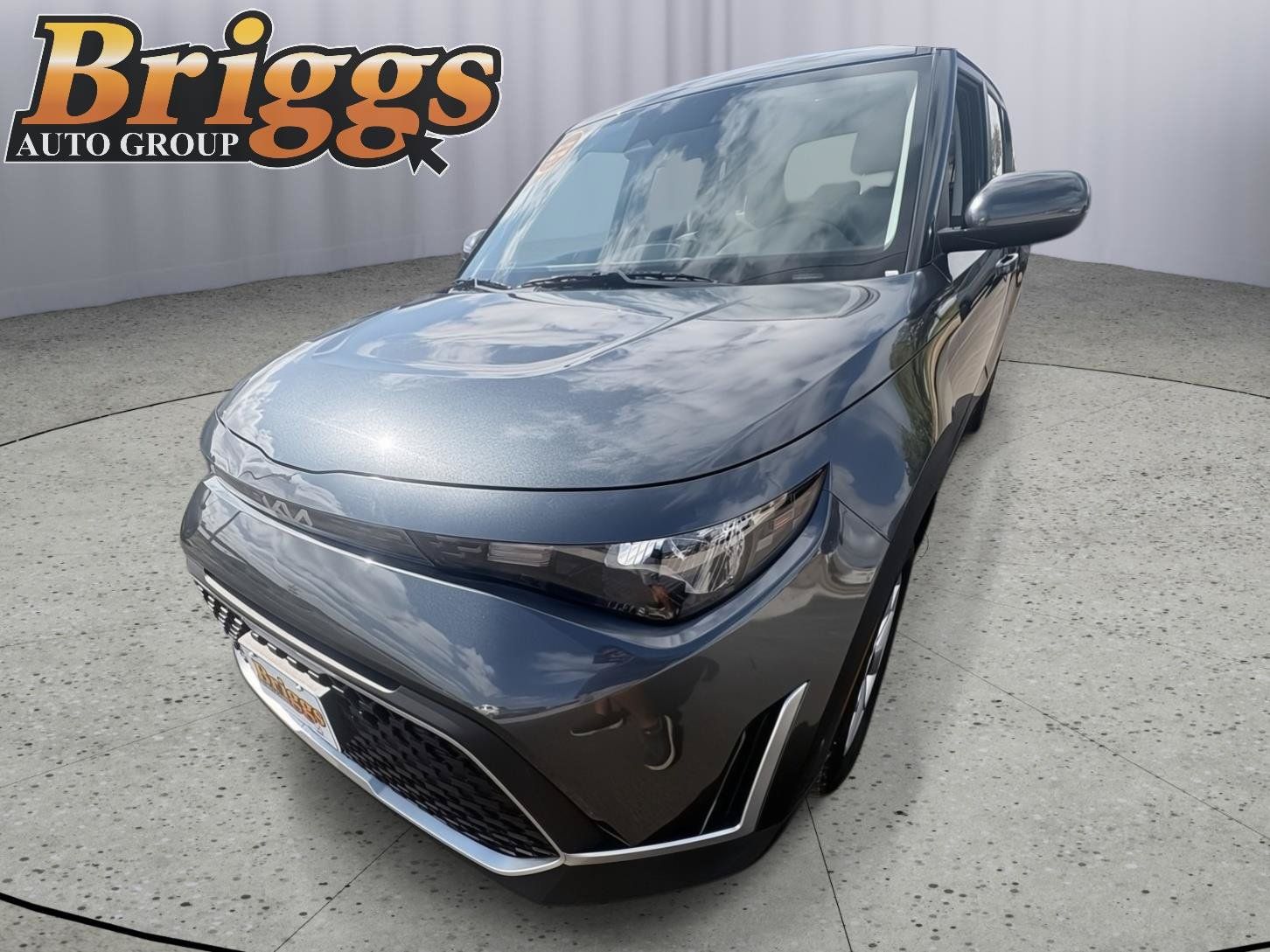 Used 2025 Kia Soul LX FWD image 1