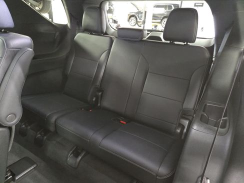 Used 2025 Chevrolet Traverse LT AWD/4WD image 23