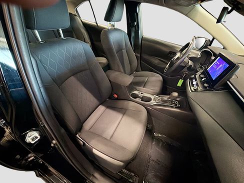 Used 2025 Toyota Corolla LE FWD image 30