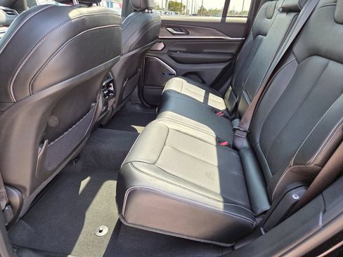 Used 2022 Jeep Grand Cherokee Overland RWD image 17