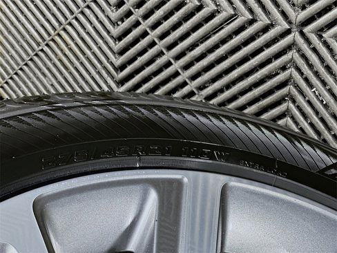 Used 2020 Land Rover Discovery Landmark image 33