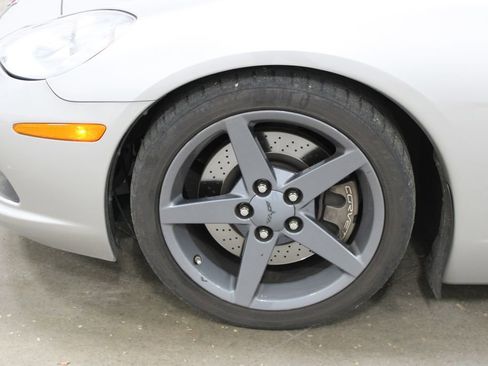 Used 2006 Chevrolet Corvette Convertible w/ Preferred Equipment Group image 39