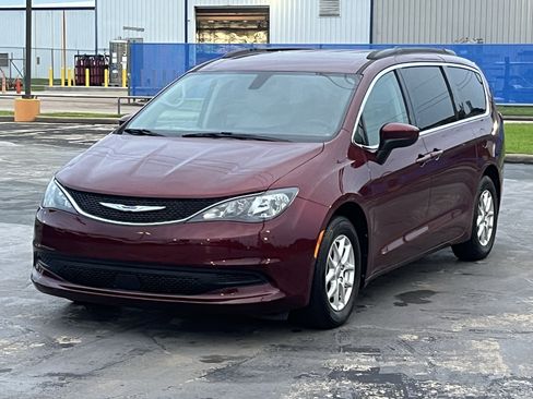 Used 2021 Chrysler Voyager Lxi FWD image 5