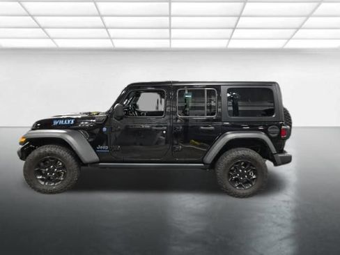 Used 2023 Jeep Wrangler Unlimited w/ Cold Weather Group AWD/4WD image 8