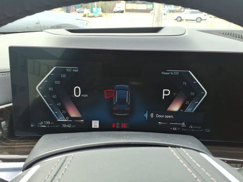 Used 2025 BMW X5 xDrive50e image 8