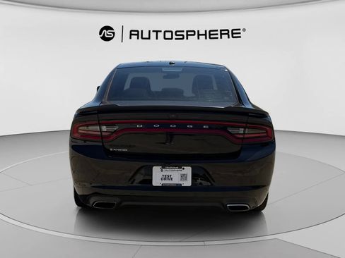 Used 2018 Dodge Charger SXT w/ Blacktop Package image 8