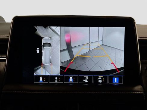 Used 2023 GMC Yukon XL AT4 w/ Technology Package AWD/4WD image 14