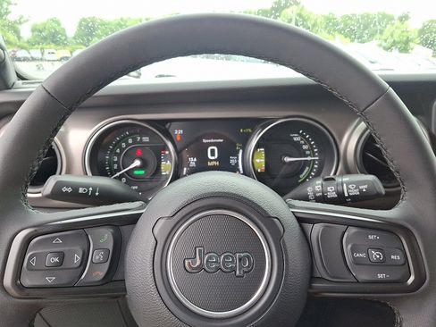 Used 2023 Jeep Wrangler Unlimited w/ Cold Weather Group image 18