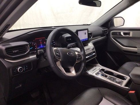 Used 2023 Ford Explorer XLT w/ Equipment Group 202A image 11