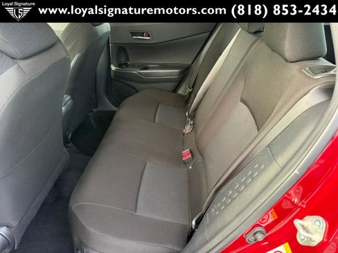 Used 2019 Toyota C-HR XLE image 12