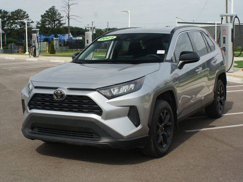 Used 2021 Toyota RAV4 LE FWD image 22