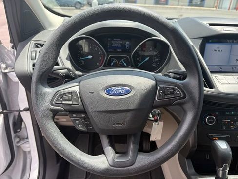 Used 2017 Ford Escape SE w/ Equipment Group 201A FWD image 10