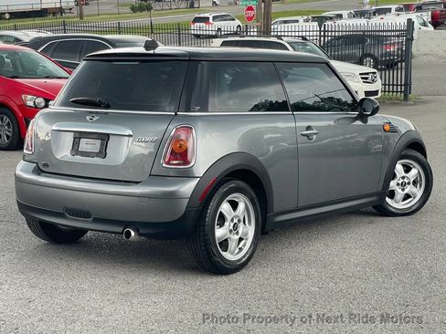 Used 2010 MINI Cooper Hardtop image 2