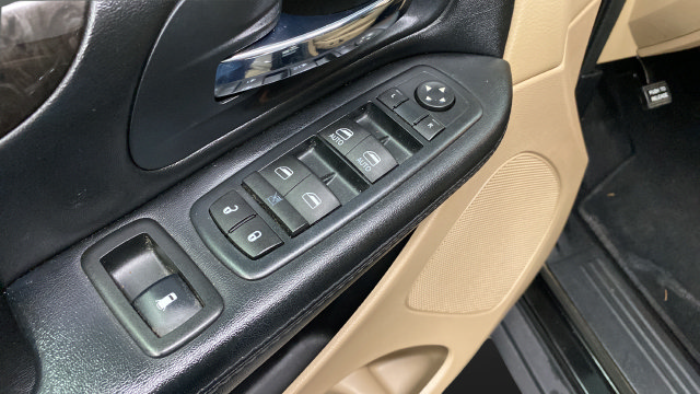 Used 2016 Dodge Grand Caravan SXT FWD image 20