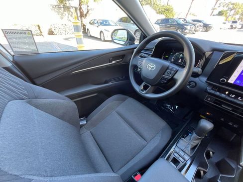 Used 2025 Toyota Camry LE image 34