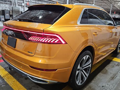 Used 2019 Audi Q8 Prestige w/ Luxury Package AWD/4WD image 4