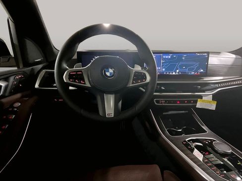 Used 2025 BMW X7 xDrive40i w/ M Sport Package AWD/4WD image 5