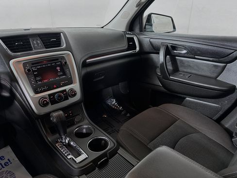 Used 2015 GMC Acadia SLE image 21