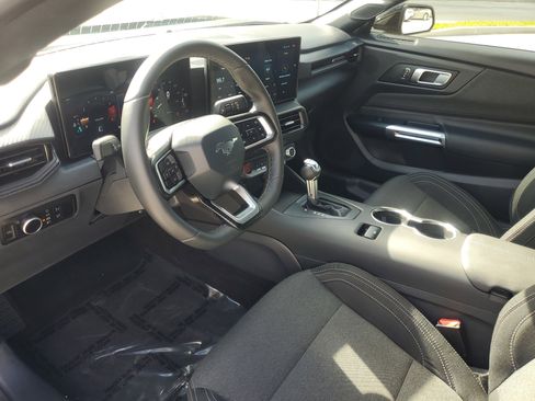 Used 2025 Ford Mustang Coupe image 13