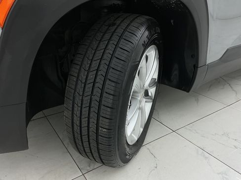 Used 2024 Chevrolet TrailBlazer LS FWD image 42