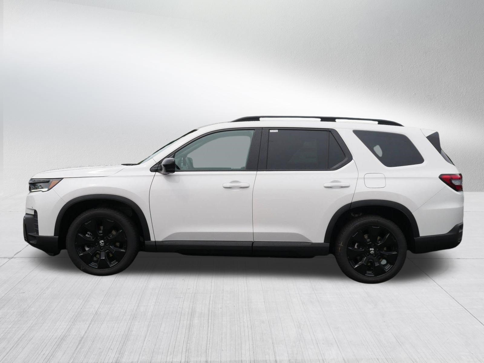 New 2026 Honda Pilot Black Edition image 4
