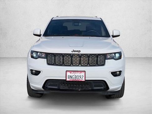 Used 2019 Jeep Grand Cherokee Altitude image 2