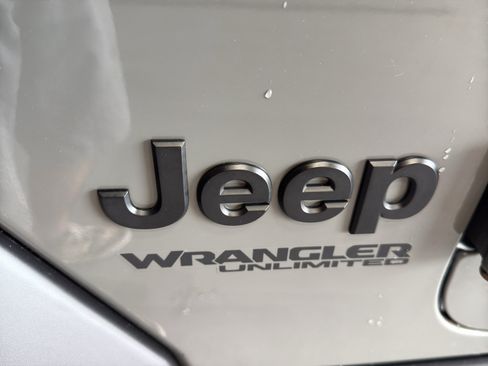 Used 2021 Jeep Wrangler Unlimited Sport AWD/4WD image 12