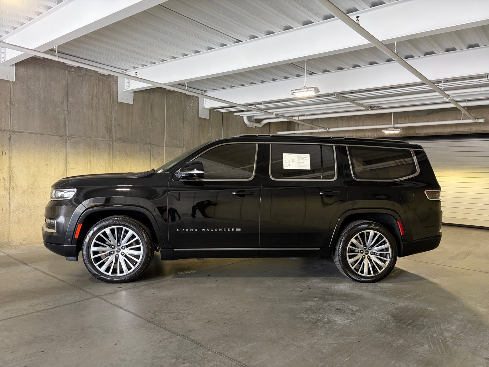 Used 2023 Jeep Grand Wagoneer Series III AWD/4WD image 2