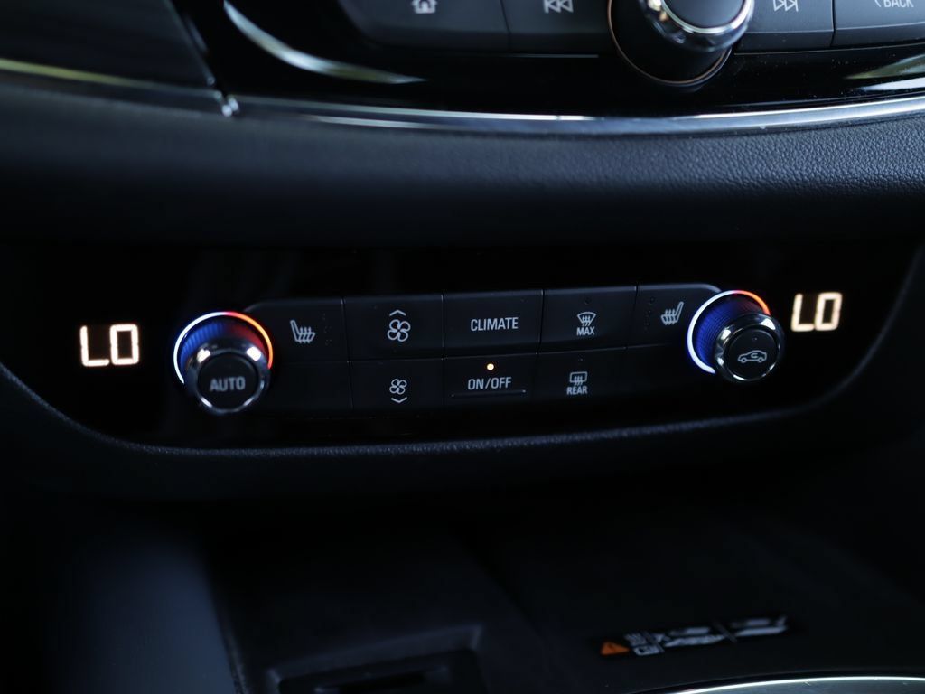 Used 2023 Buick Enclave Essence w/ Sport Touring Edition FWD image 15