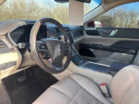 Used 2019 Lincoln Continental Select image 15