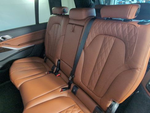 New 2026 BMW X7 M60i image 28