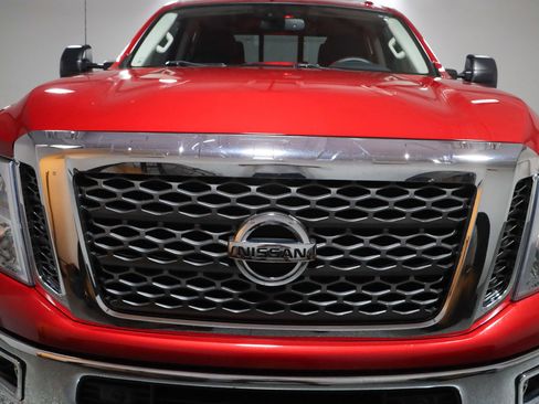 Used 2017 Nissan Titan SV AWD/4WD image 4