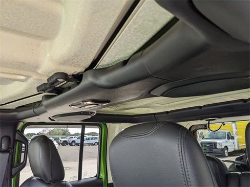 Used 2019 Jeep Wrangler Unlimited Sahara image 21