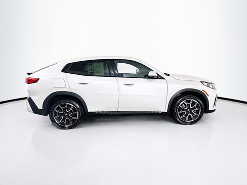 Used 2025 BMW X2 xDrive28i image 10
