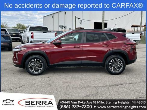 Used 2024 Chevrolet Trax LT w/ Driver Confidence Package FWD image 2