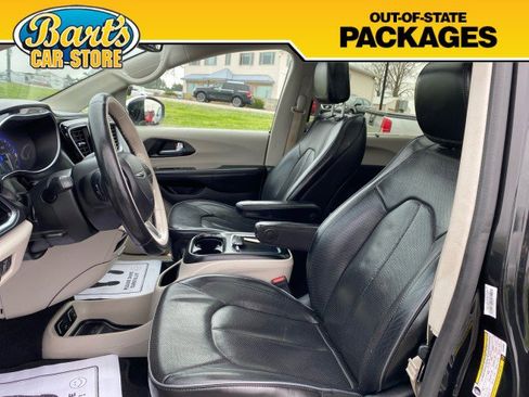 Used 2020 Chrysler Pacifica Limited FWD image 24