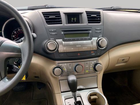 Used 2010 Toyota Highlander 2WD image 6