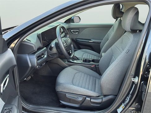 Used 2025 Kia K4 EX image 13