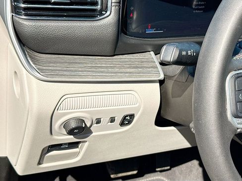 Used 2024 Jeep Wagoneer Series II w/ Flexible Seating Group RWD image 11