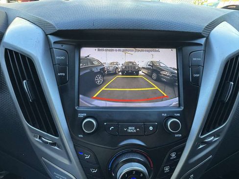 Used 2017 Hyundai Veloster image 13