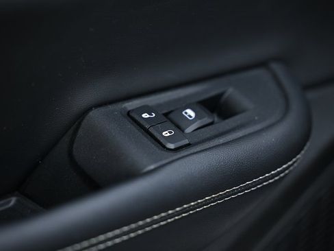 Used 2023 Jeep Grand Cherokee Limited w/ Luxury Tech Group II image 23