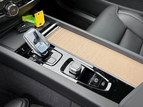 New 2026 Volvo XC60 B5 Ultra w/ Protection Package Premier image 15