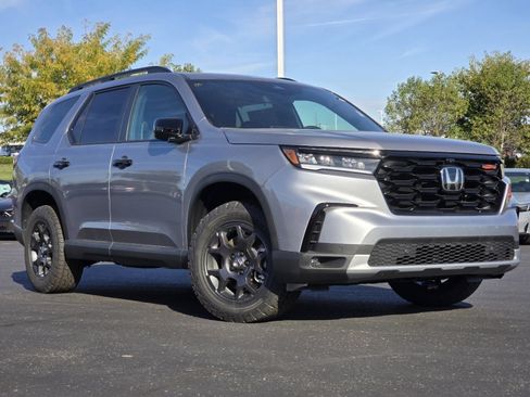 New 2025 Honda Pilot TrailSport image 2