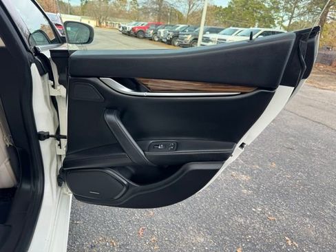 Used 2018 Maserati Ghibli S GranLusso image 12