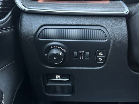 Used 2024 Jeep Wagoneer Series III w/ Premium Group I image 21