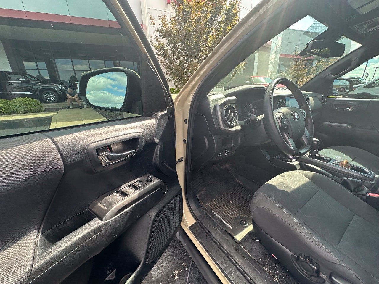 Used 2019 Toyota Tacoma TRD Off-Road AWD/4WD image 11