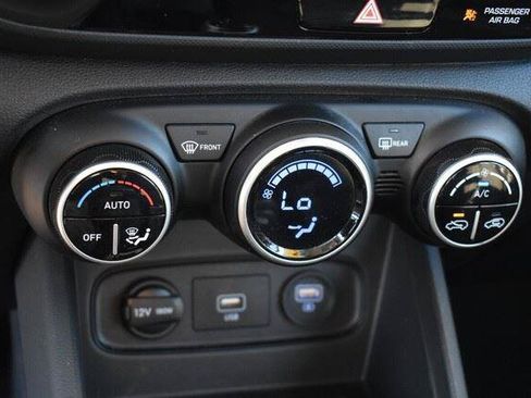 Used 2020 Hyundai Venue SEL FWD image 37